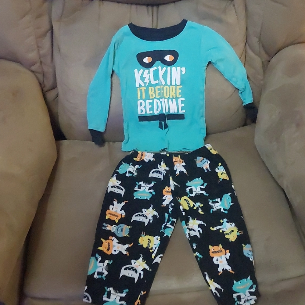 ❄️🍂Carter's Teal and Black Pajama Set